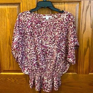 Short sleeve batwing top